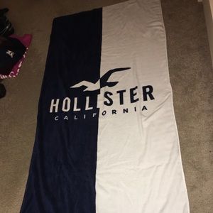 BRAND NEW: HOLLISTER TOWEL